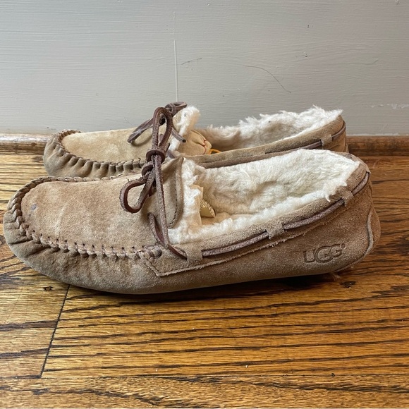 UGG Tan Moccasin Slippers with Plush Lining - Picture 1 of 4